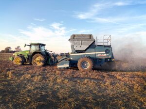 AMADAS 2130 pull-type peanut combine